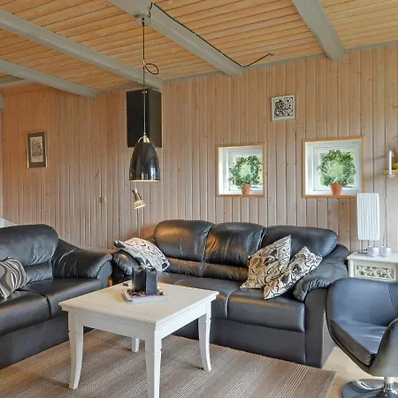Three-bedroom Holiday In 55 Casa vacanze Blåvand